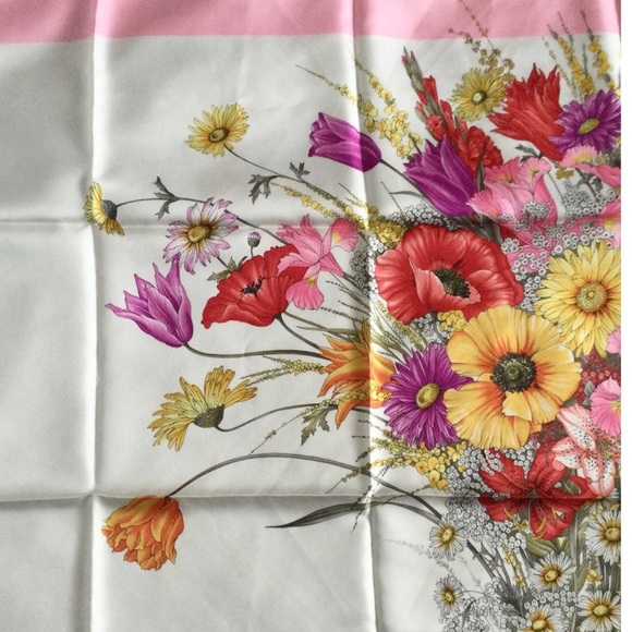 Vintage Gucci Floral Silk Scarf - Picture 4 of 6